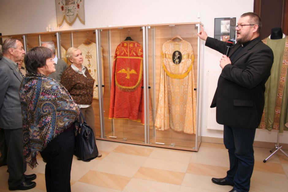 Wystawa tkanin w Archiwum i Muzeum Archidiecezjalnym