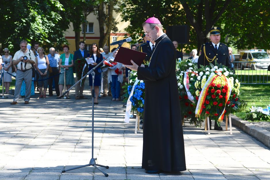 Abp Tadeusz Wojda modlił się przy pomniku Bohaterów Getta