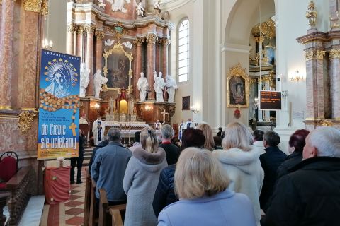 Pielgrzymka seniorów do Matki Bożej Różanostockiej