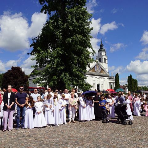 Dzieci Pierwszokomunijne w Sanktuarium w Sokółce
