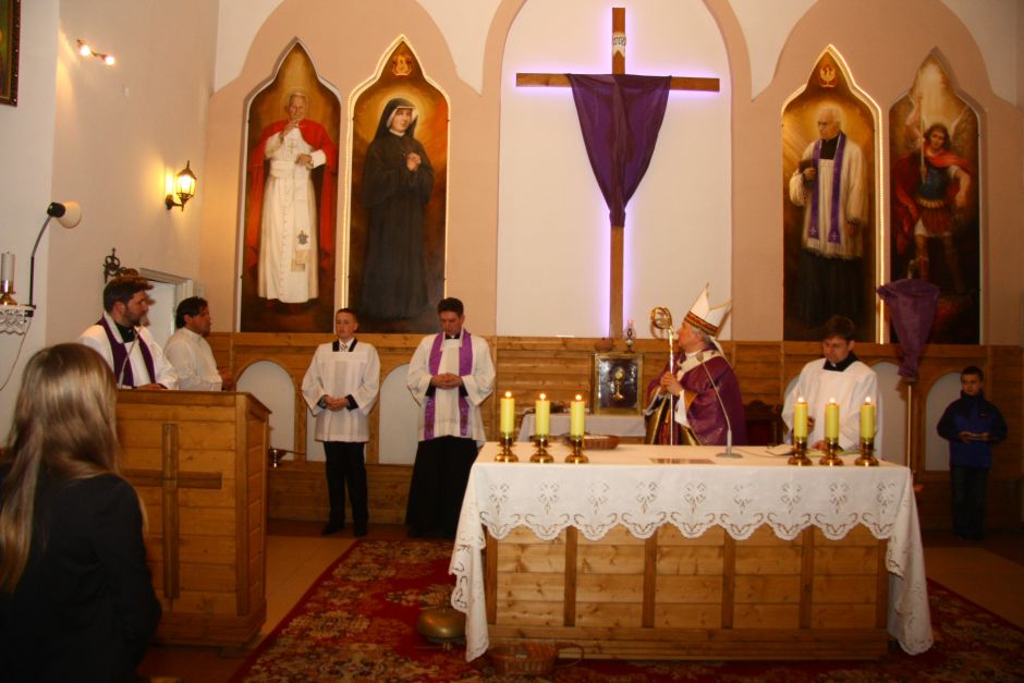 Poświęcenie obrazu Jana Pawła II w parafii św. Faustyny Kowalskiej