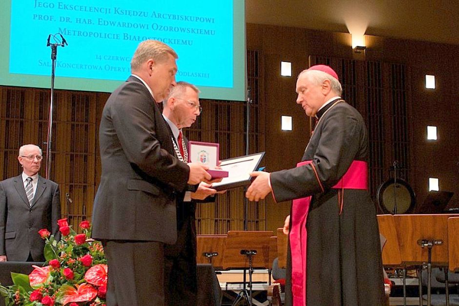  Arcybiskup Metropolita Edward Ozorowski Honorowym Obywatelem Białegostoku