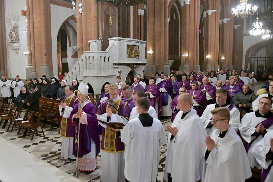 Kościół białostocki wspomina zmarłych biskupów i kapłanów