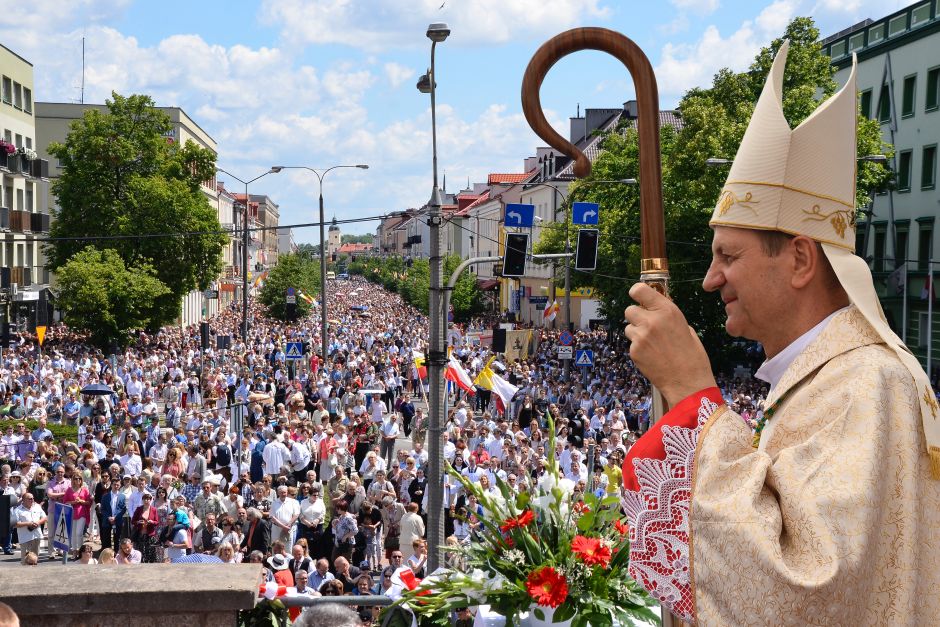 List Arcybiskupa Metropolity Tadeusza Wojdy do kapłanów i wiernych archidiecezji