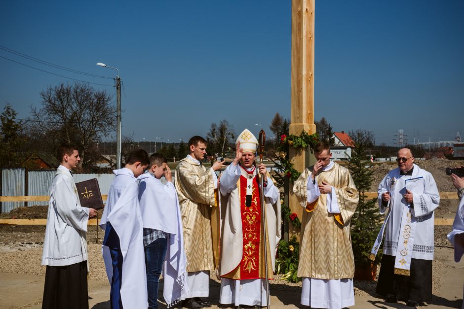 Poświęcenie krzyża i placu budowy kościoła Matki Bożej Różańcowej