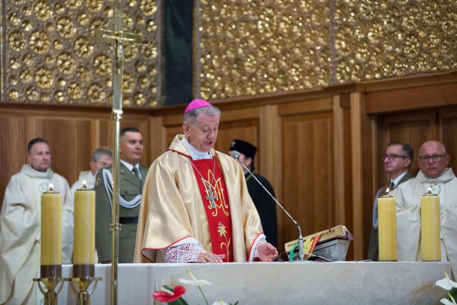 Abp Józef Guzdek przewodniczył w katedrze polowej Mszy św. w intencji Ojczyzny