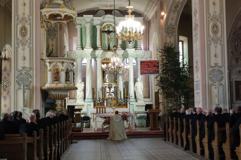 Modlitwa kapłanów w Sanktuarium Najświętszego Sakramentu w Sokółce