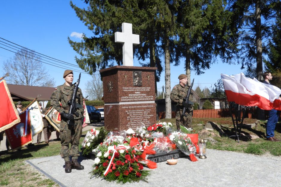 Poświęcenie Pomnika Pamięci Ofiar Zbrodni Katyńskiej w Białowieży