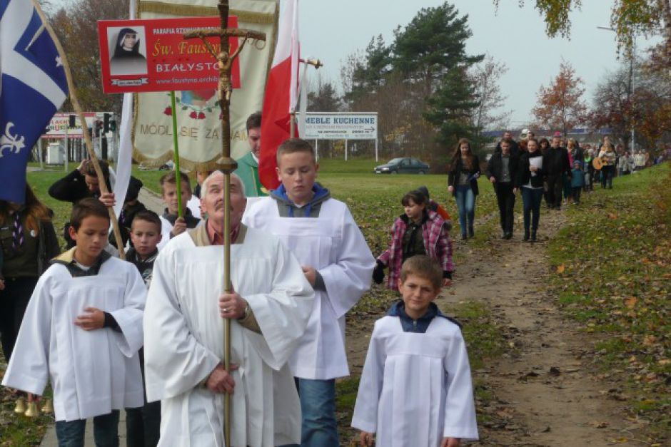 Marsz Wszystkich Świętych w parafii św. Faustyny